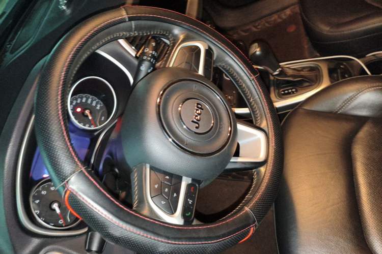 Used Jeep Compass 2017 200T Automatic Family Edition Steering Wheel