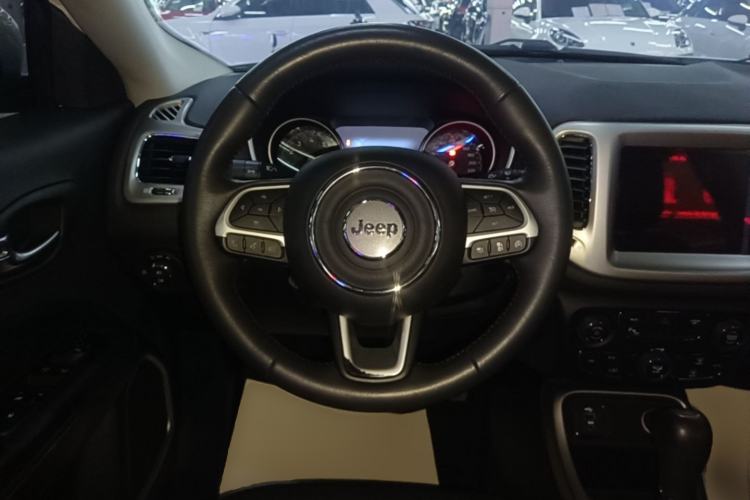 Used Jeep Compass 2017 200T Automatic Family Edition Steering Wheel