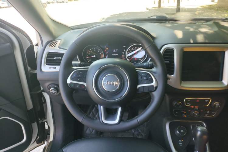 Used Jeep Compass 2017 200T Automatic Family Enjoyment Four-Wheel Drive Edition Steering Wheel