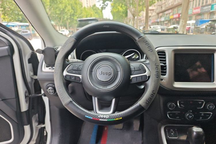 Used Jeep Compass 2017 200T Automatic Family Edition Steering Wheel