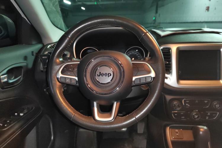 Used Jeep Compass 2017 200T Automatic Family Edition Steering Wheel