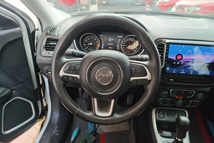 Used Jeep Compass 2017 200T Automatic Family Edition Steering Wheel