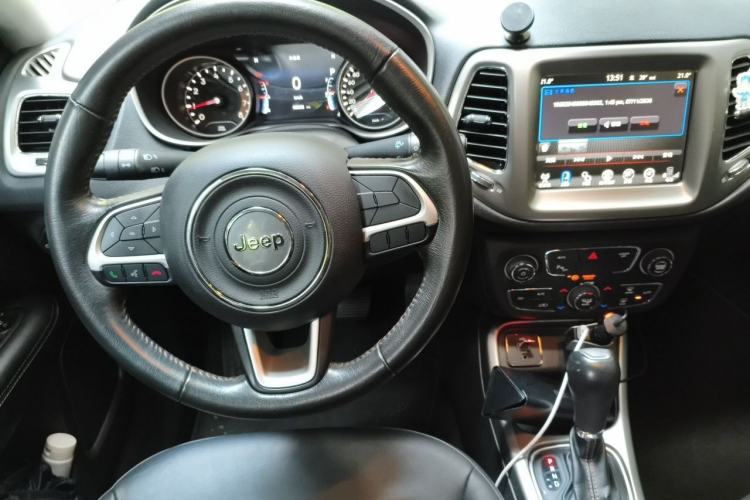 Used Jeep Compass 2017 200T Automatic Family Edition Steering Wheel