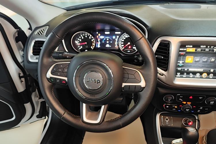 Used Jeep Compass 2017 200T Automatic Family Edition Steering Wheel