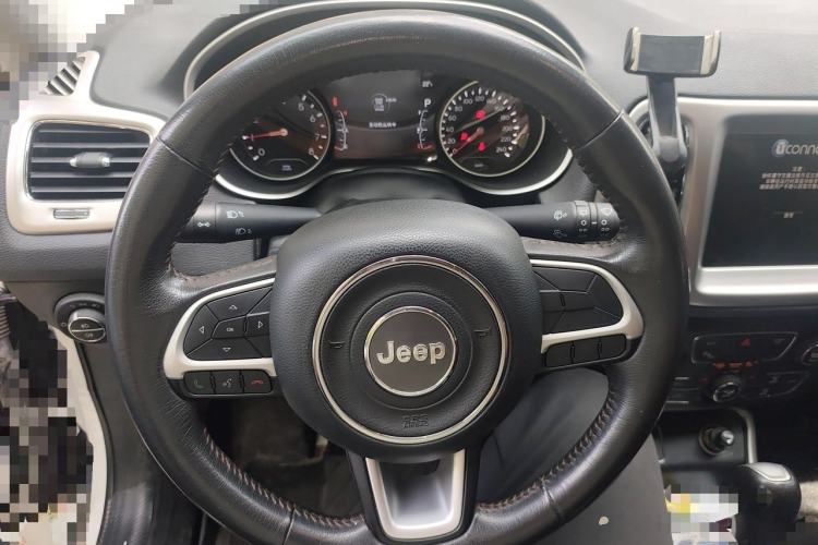 Used Jeep Compass 2017 200T Automatic Family Edition Steering Wheel
