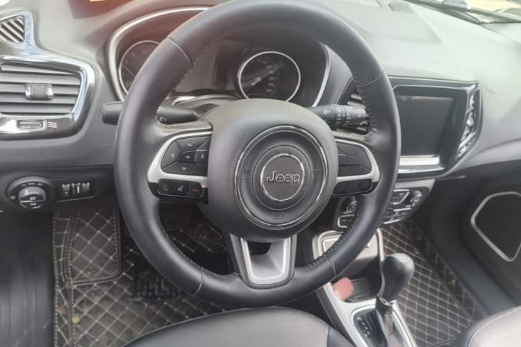Used Jeep Compass 2017 200T Automatic Family Edition Steering Wheel