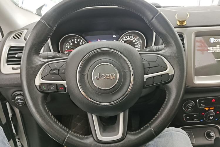 Used Jeep Compass 2017 200T Automatic Family Edition Steering Wheel