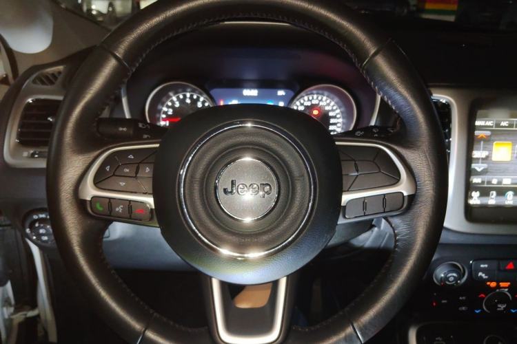Used Jeep Compass 2017 200T Automatic Family Edition Steering Wheel