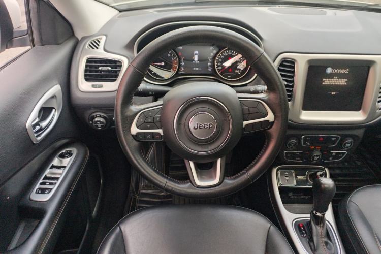 Used Jeep Compass 2017 200T Automatic Family Edition Steering Wheel