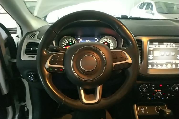 Used Jeep Compass 2017 200T Automatic Family Edition Steering Wheel