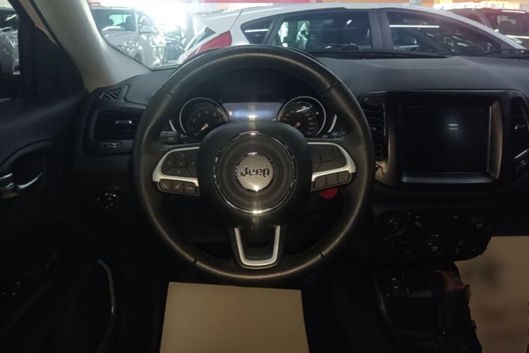 Used Jeep Compass 2017 200T Automatic Family Edition Steering Wheel
