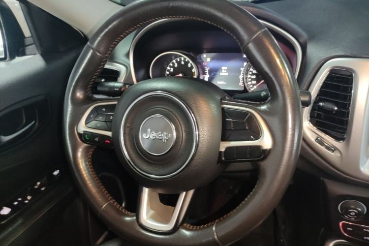 Used Jeep Compass 2017 200T Automatic Family Edition Steering Wheel