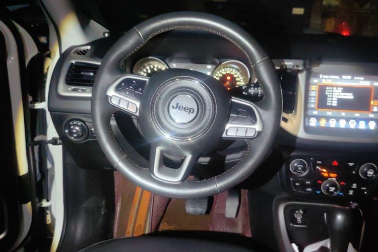 Used Jeep Compass 2017 200T Automatic Family Edition Steering Wheel