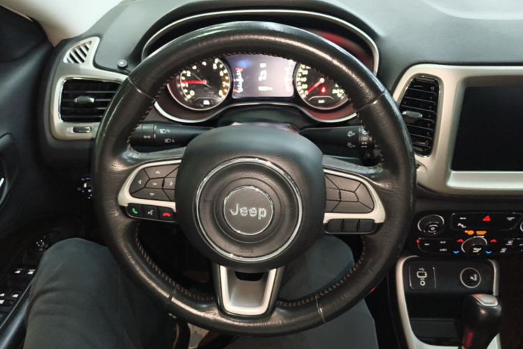 Used Jeep Compass 2017 200T Automatic Family Edition Steering Wheel