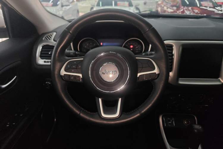 Used Jeep Compass 2017 200T Automatic Family Edition Steering Wheel