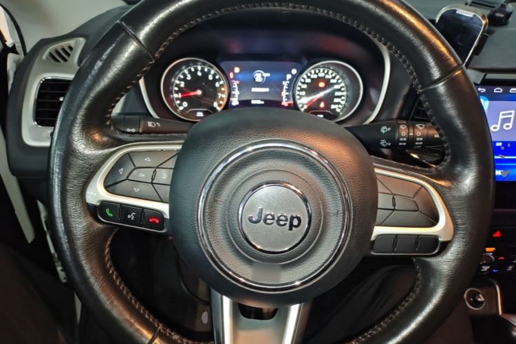 Used Jeep Compass 2017 200T Automatic Family Edition Steering Wheel
