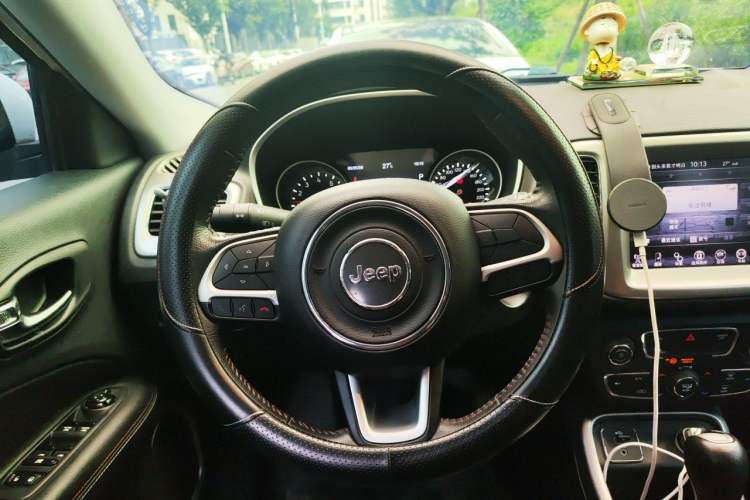 Used Jeep Compass 2017 200T Automatic Family Edition Steering Wheel