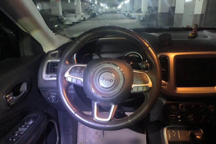 Used Jeep Compass 2017 200T Automatic Family Edition Steering Wheel
