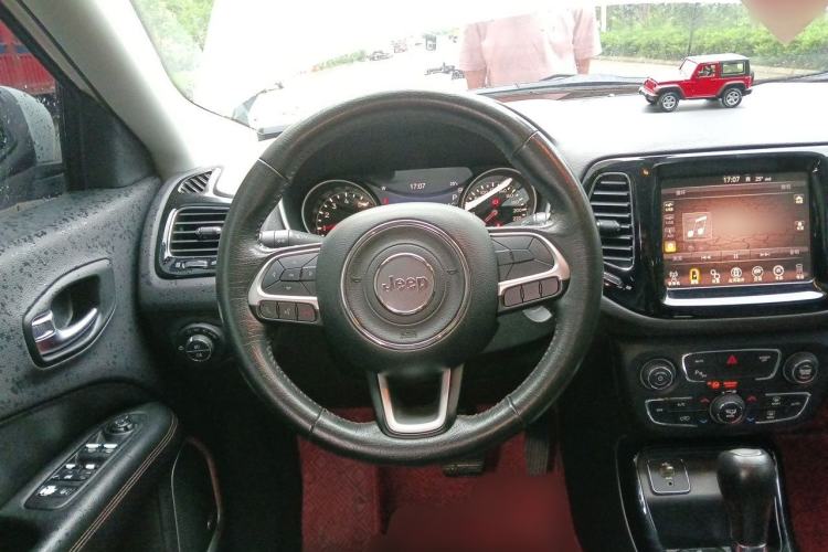 Used Jeep Compass 2017 200T Automatic Prestige Edition Steering Wheel