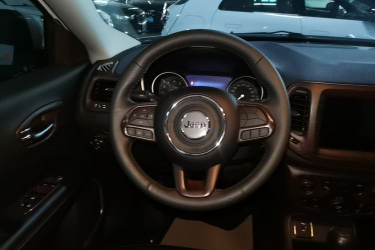 Used Jeep Compass 2017 200T Automatic Family Edition Steering Wheel