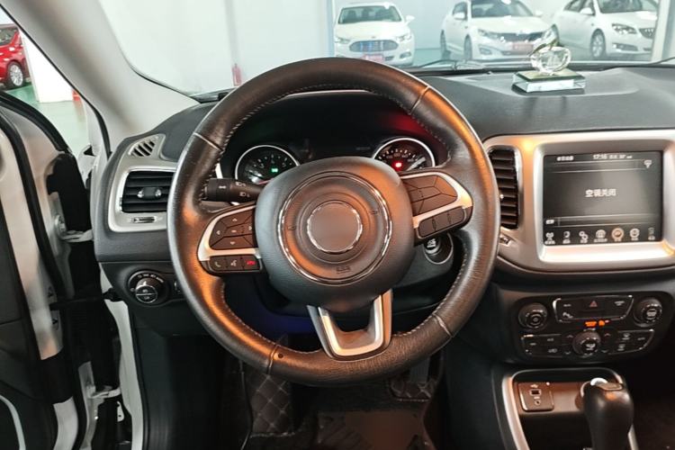 Used Jeep Compass 2017 200T Automatic Family Edition Steering Wheel