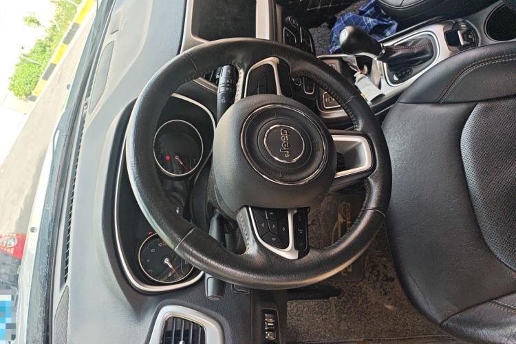 Used Jeep Compass 2017 200T Automatic Family Edition Steering Wheel