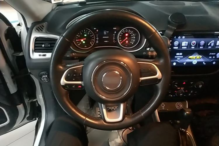Used Jeep Compass 2017 200T Automatic Family Edition Steering Wheel