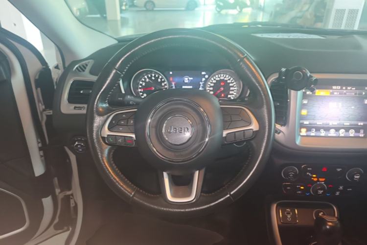 Used Jeep Compass 2017 200T Automatic Family Edition Steering Wheel