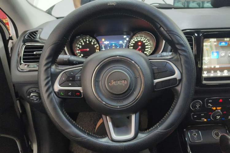 Used Jeep Compass 2017 200T Automatic Prestige Edition Steering Wheel