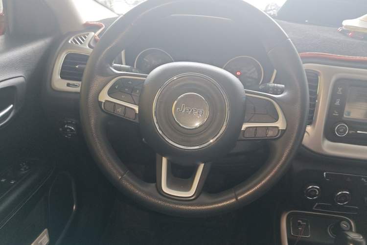 Used Jeep Compass 2017 200T Automatic Enjoyment Version Steering Wheel