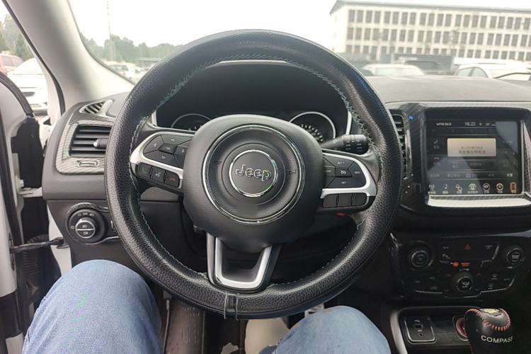 Used Jeep Compass 2017 200T Automatic Family Edition Steering Wheel