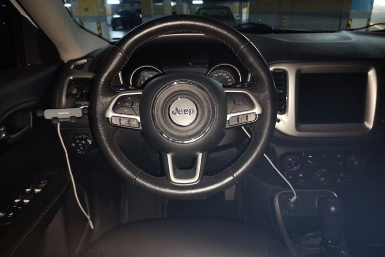 Used Jeep Compass 2017 200T Automatic Family Edition Steering Wheel