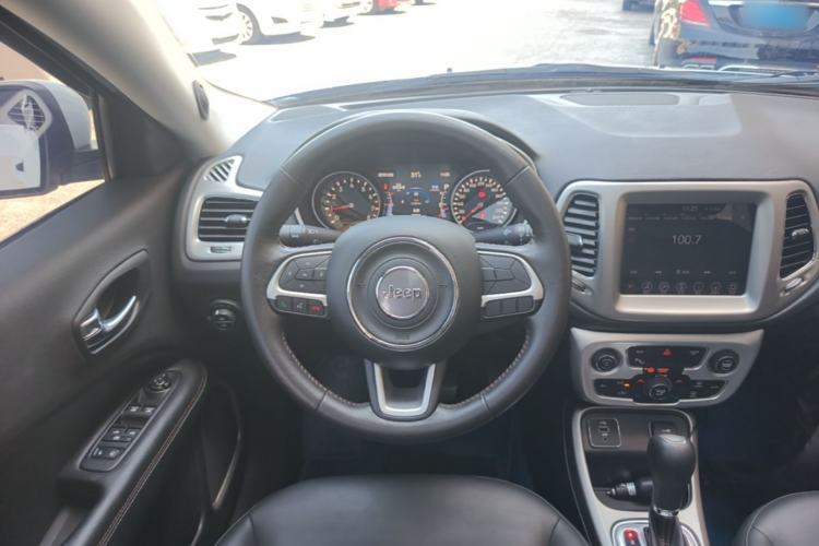 Used Jeep Compass 2017 200T Automatic Family Edition Steering Wheel