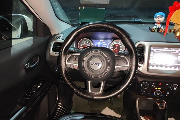 Used Jeep Compass 2017 200T Automatic Family Edition Steering Wheel