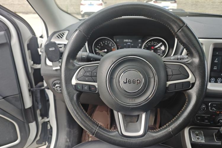 Used Jeep Compass 2017 200T Automatic Family Edition Steering Wheel
