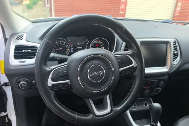 Used Jeep Compass 2017 200T Automatic Family Edition Steering Wheel