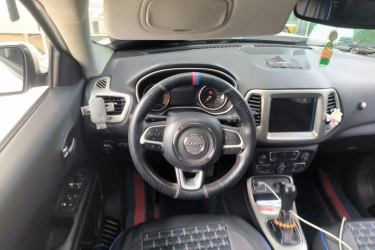 Used Jeep Compass 2017 200T Automatic Family Edition Steering Wheel