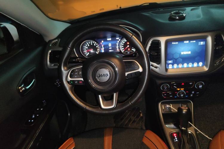 Used Jeep Compass 2017 200T Automatic Family Edition Steering Wheel