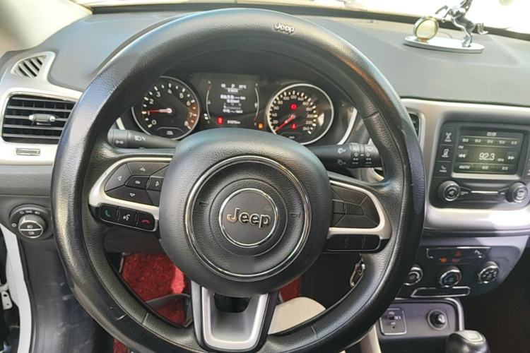 Used Jeep Compass 2017 200T Automatic Comfort Edition Steering Wheel