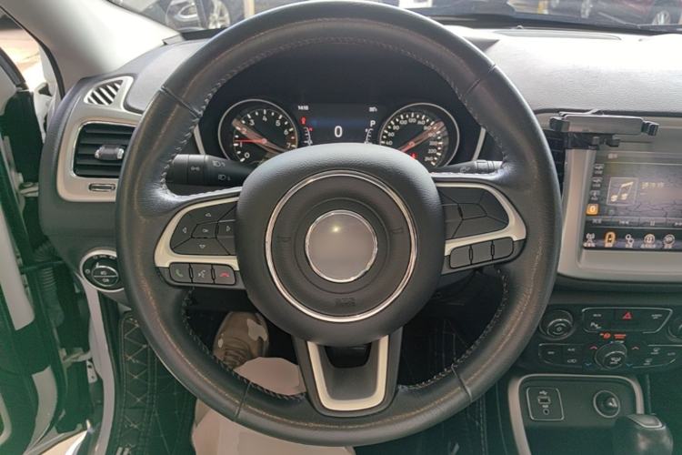 Used Jeep Compass 2017 200T Automatic Family Edition Steering Wheel