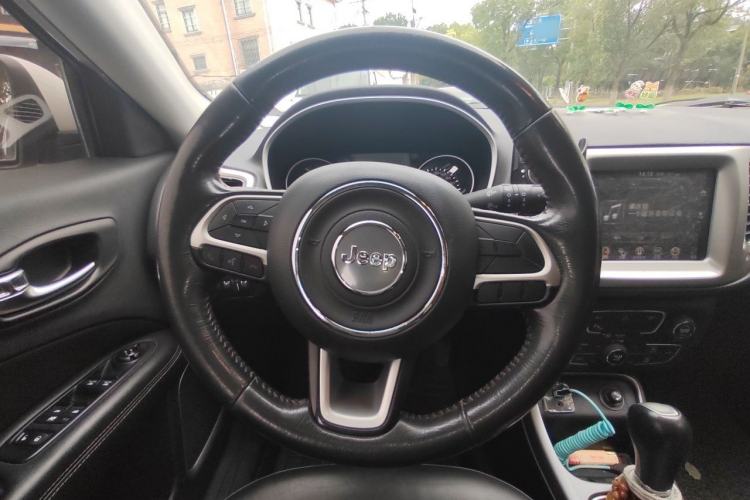Used Jeep Compass 2017 200T Automatic Family Edition Steering Wheel