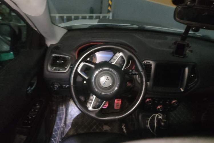 Used Jeep Compass 2017 200TS Automatic High-Performance All-Wheel Drive Edition Steering Wheel