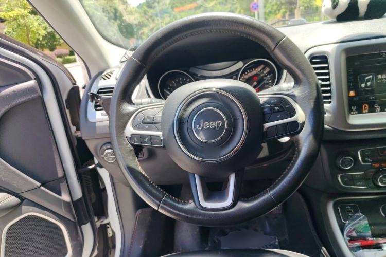 Used Jeep Compass 2017 200T Automatic Family Edition Steering Wheel