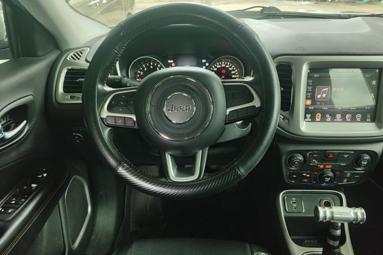 Used Jeep Compass 2017 200T Automatic Family Edition Steering Wheel