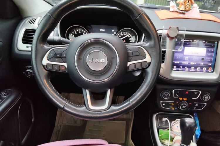 Used Jeep Compass 2017 200T Automatic Family Edition Steering Wheel