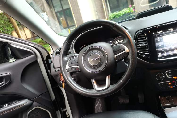 Used Jeep Compass 2017 200T Automatic Prestige Edition Steering Wheel