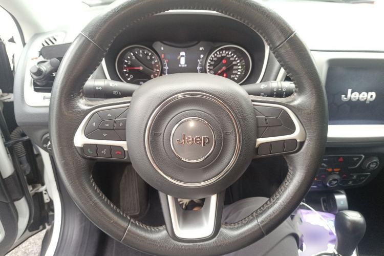 Used Jeep Compass 2017 200T Automatic Family Edition Steering Wheel