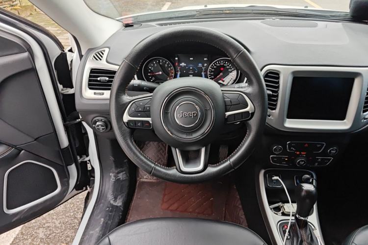 Used Jeep Compass 2017 200T Automatic Family Edition Steering Wheel