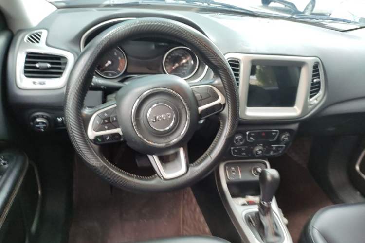 Used Jeep Compass 2017 200T Automatic Family Edition Steering Wheel