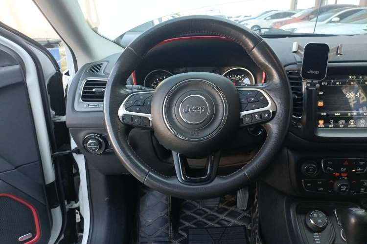 Used Jeep Compass 2017 200TS Automatic High-Performance All-Wheel Drive Edition Steering Wheel